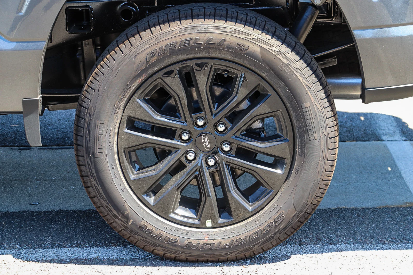 New 2026 Carbonized Gray Metallic Ford XLT image 12