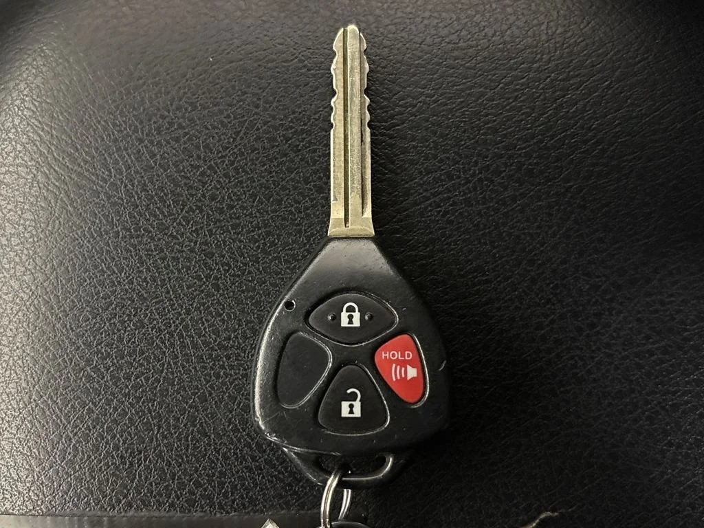 Used 2015 White Toyota SR5 image 34