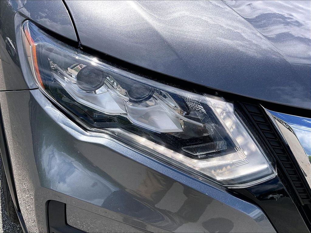 Used 2019 Gun Metallic Nissan SL image 31