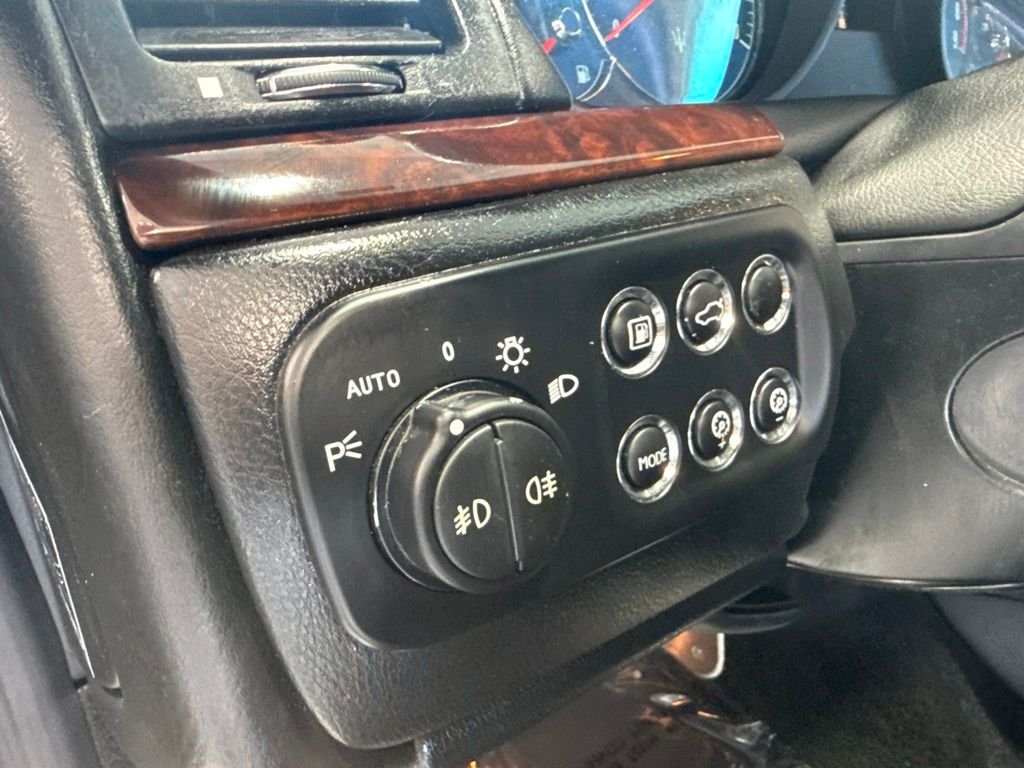 Used 2010 Black Maserati Base image 12