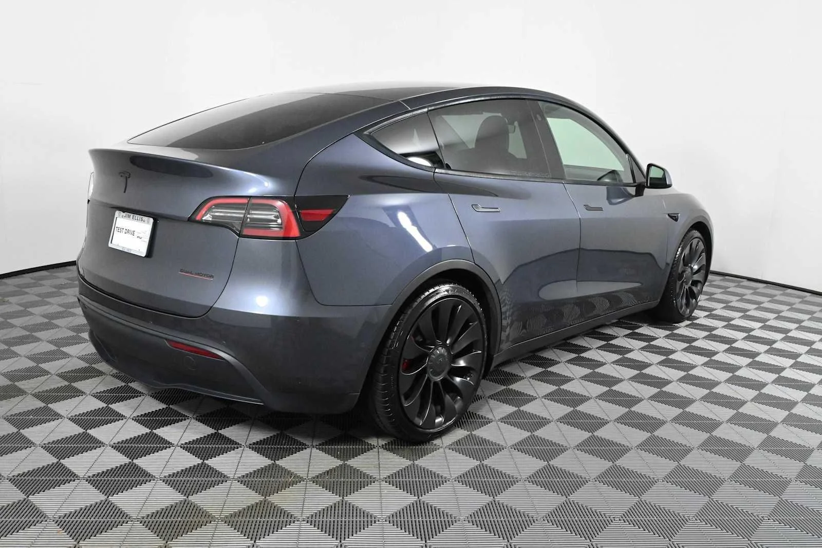 Used 2022  Tesla Performance image 9