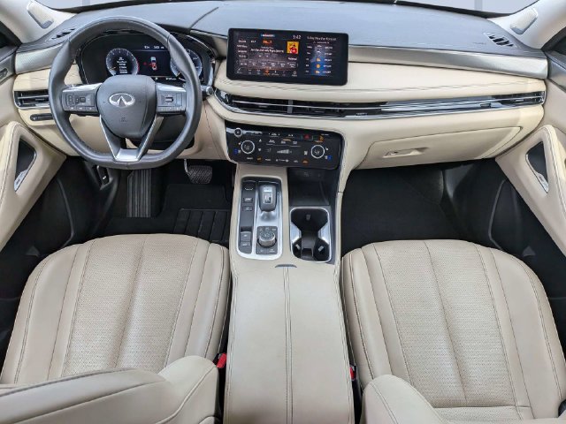 Used 2025 Silver INFINITI LUXE image 14