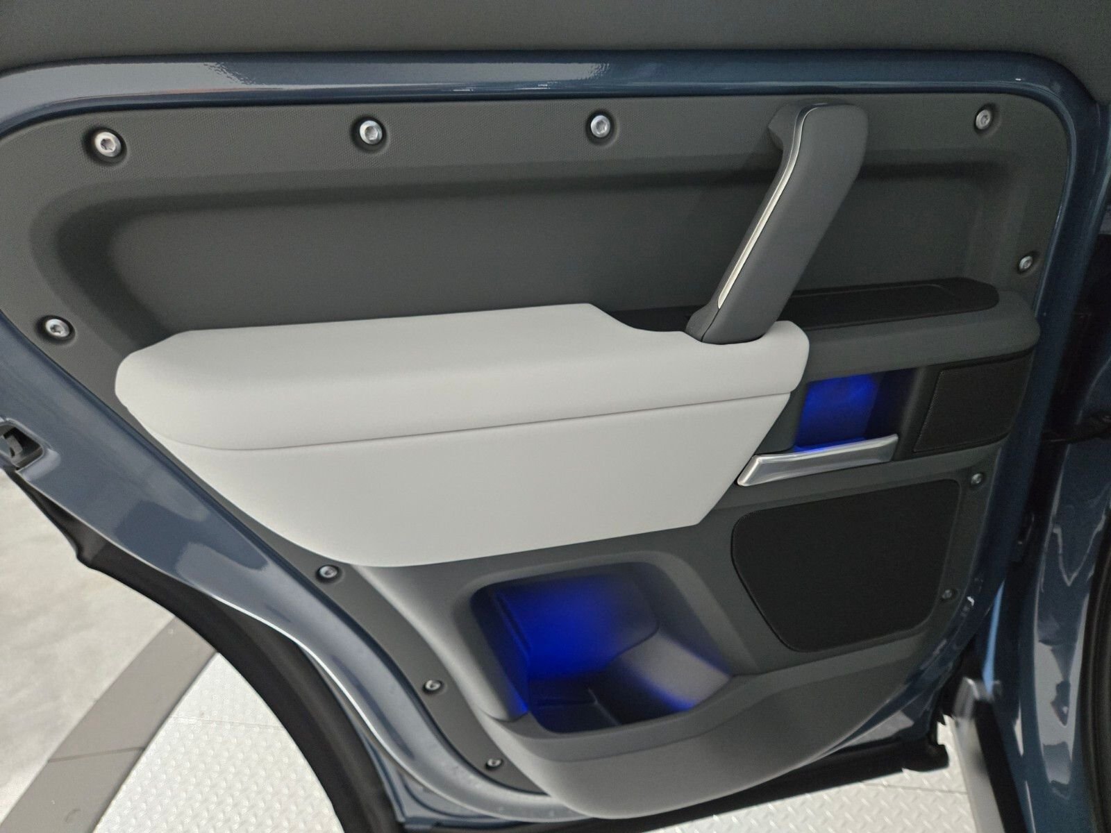 New 2026 Tasman Blue Land Rover X-Dynamic SE image 23