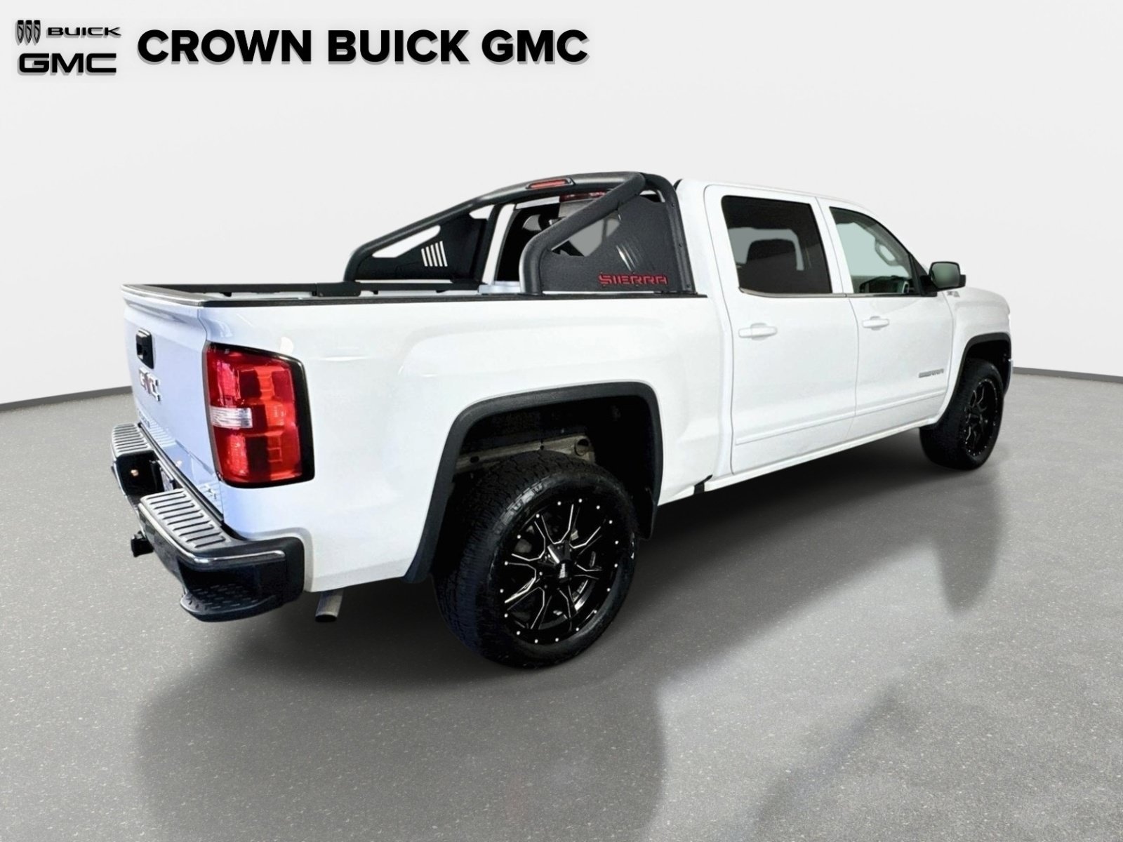 Used 2018 Summit White GMC SLE image 5