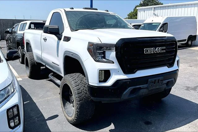 Used 2019 White GMC Base image 2