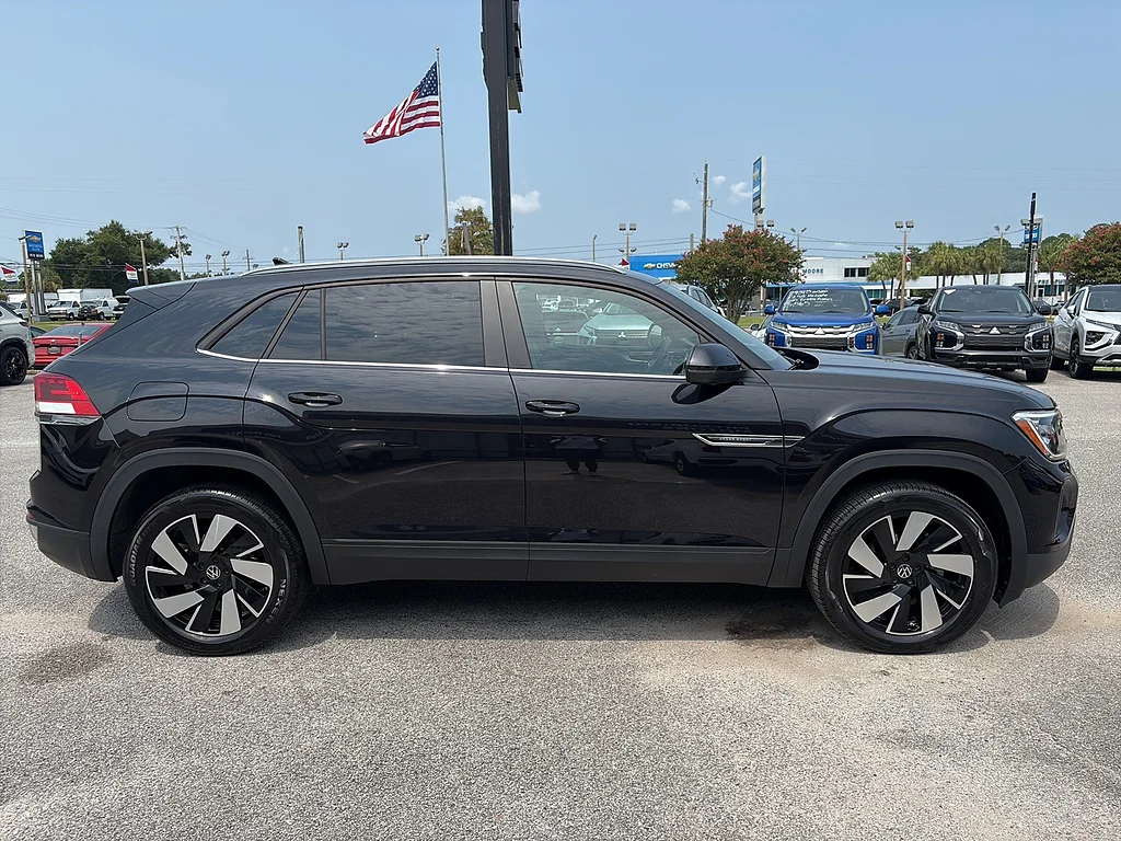 Certified Used 2024 Deep Black Pearl Volkswagen 2.0T SE w/Technology 4MOTION image 4