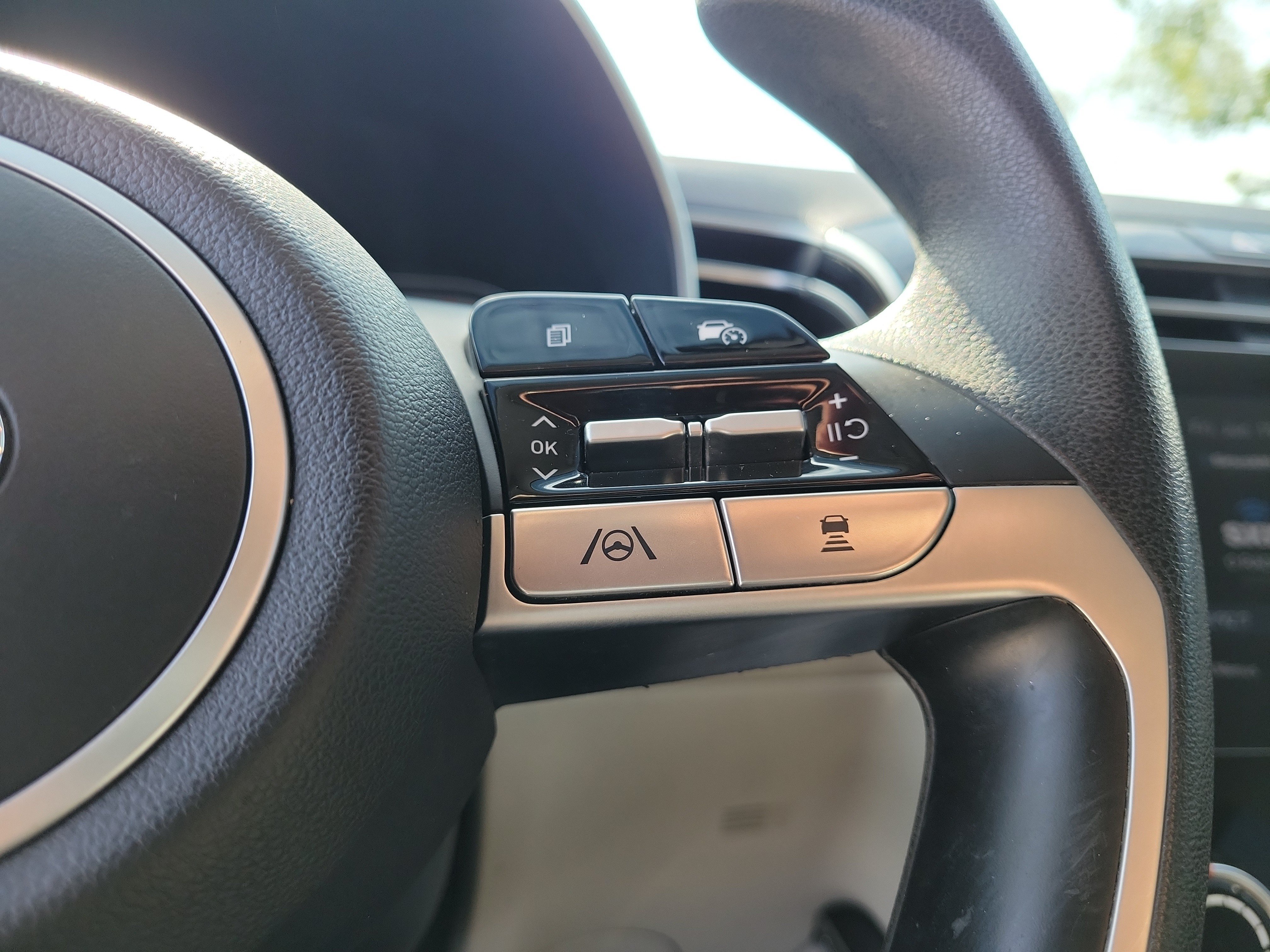 Used 2022 Amazon Gray Hyundai SEL image 19