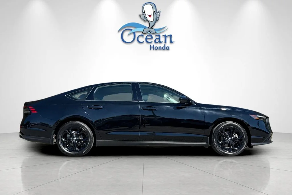 Used 2025  Honda SE image 3