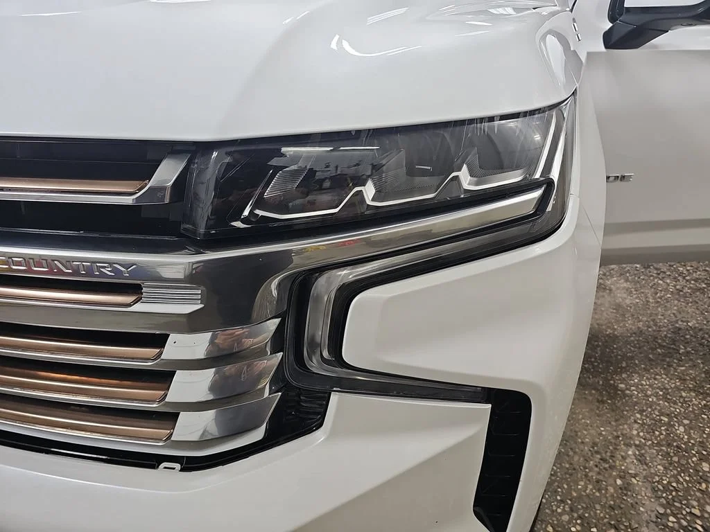 Certified Used 2024 Iridescent Pearl Tricoat Chevrolet High Country image 39