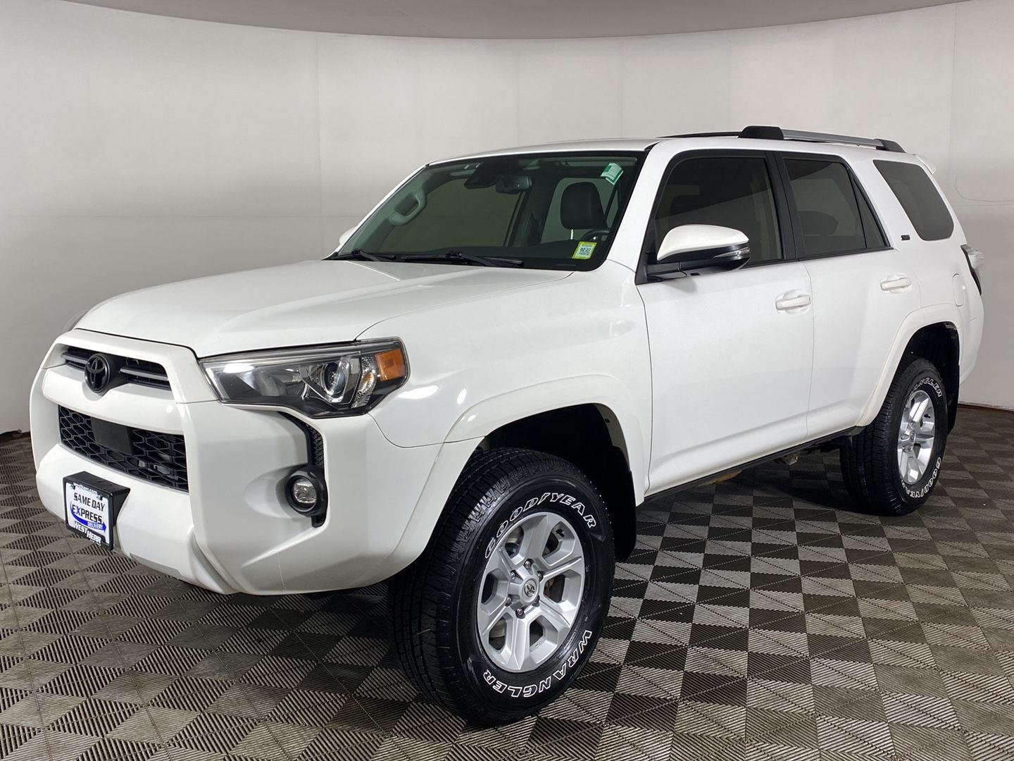 Used 2022 Super White Toyota SR5 Premium image 28