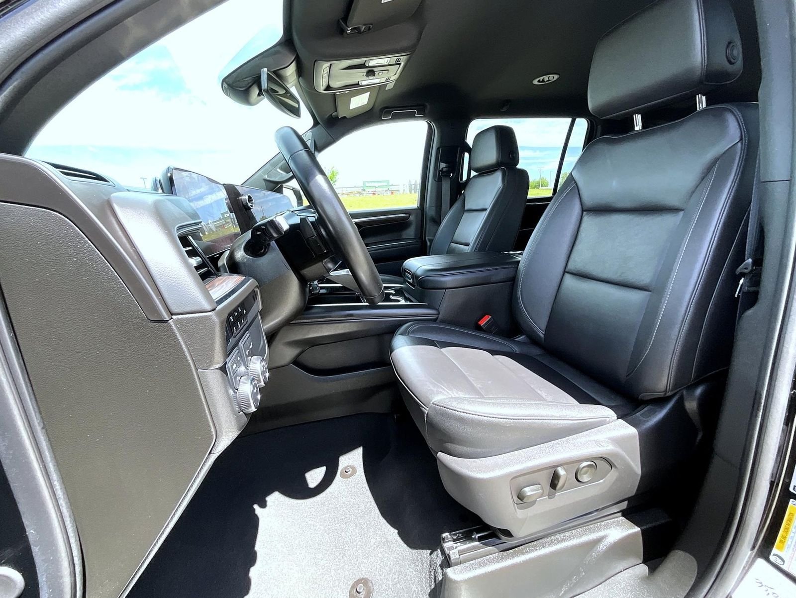Used 2025 Black Chevrolet Z71 image 10