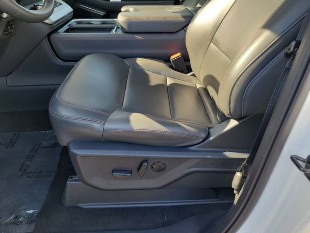Certified Used 2025 Oxford White Ford Active image 17