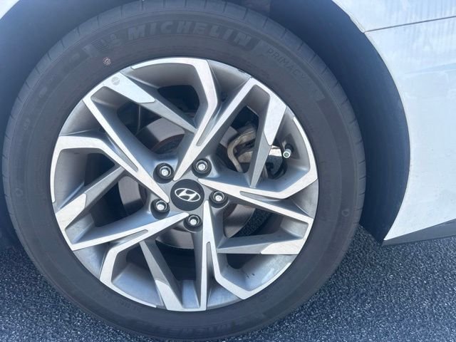 Used 2023 White Hyundai SEL image 10