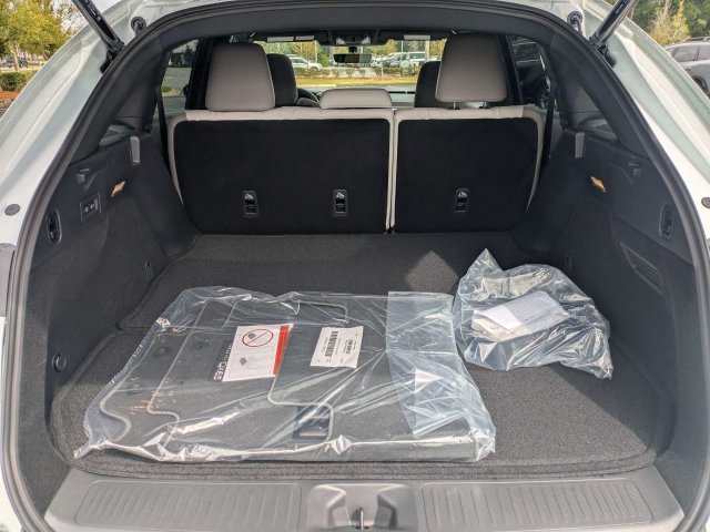 New 2027 RADIANT WHITE INFINITI Luxe AWD image 12