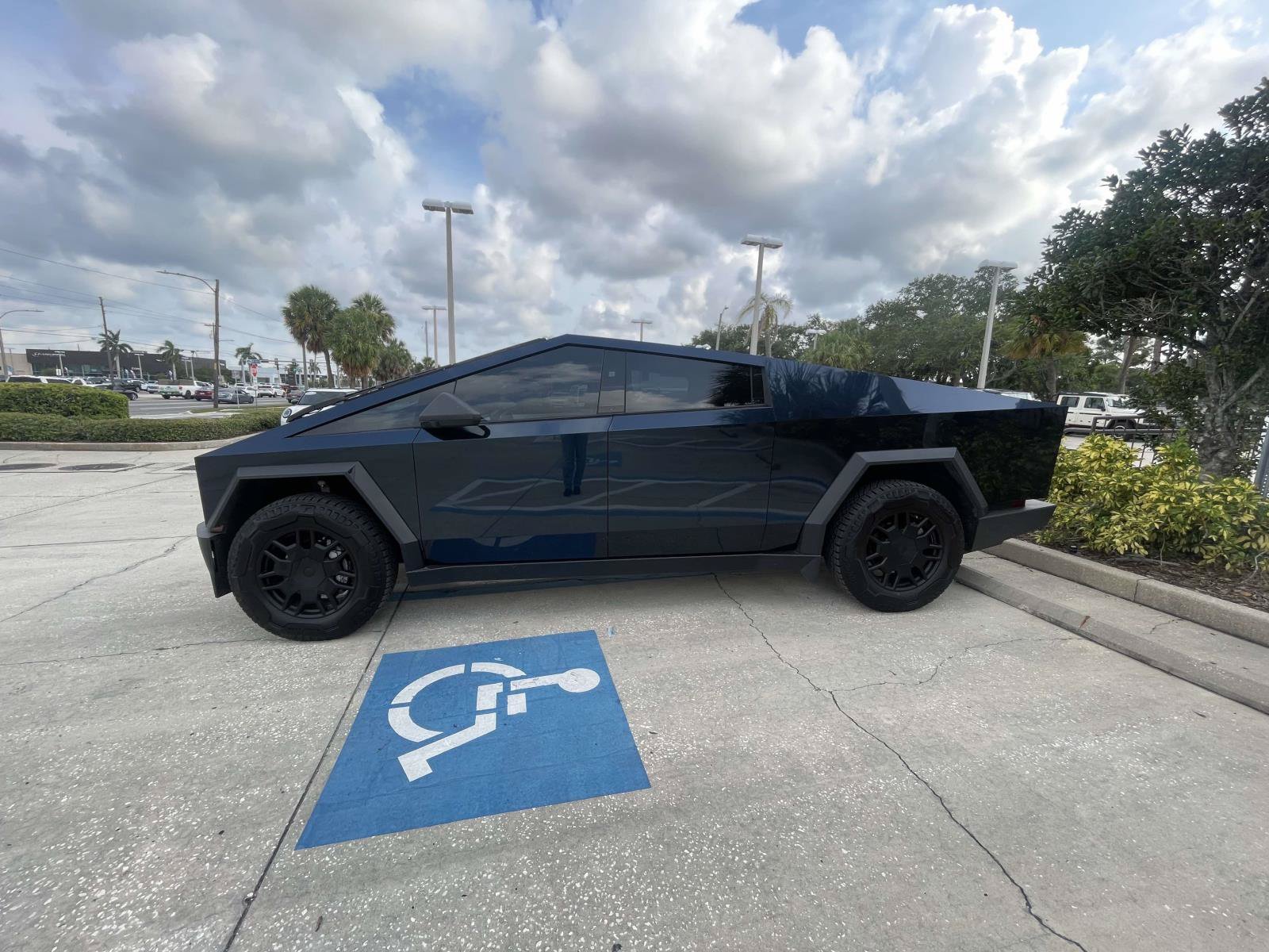 Used 2024 Tesla Cybertruck Base with VIN 7G2CEHED7RA013717 for sale in St. Petersburg, FL