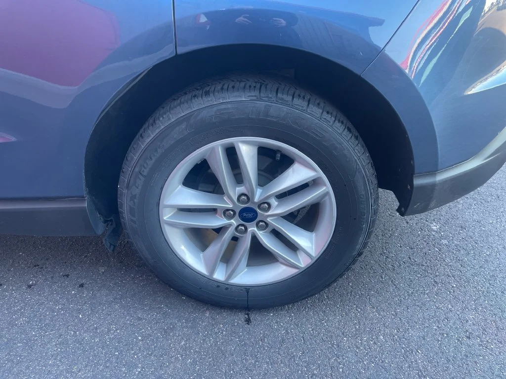 Used 2018 Blue Ford SEL image 10