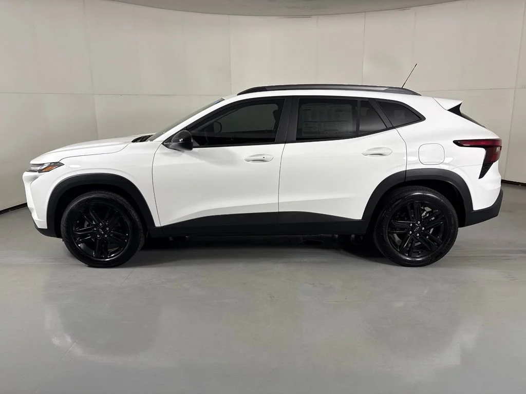New 2026 Summit White Chevrolet ACTIV image 6
