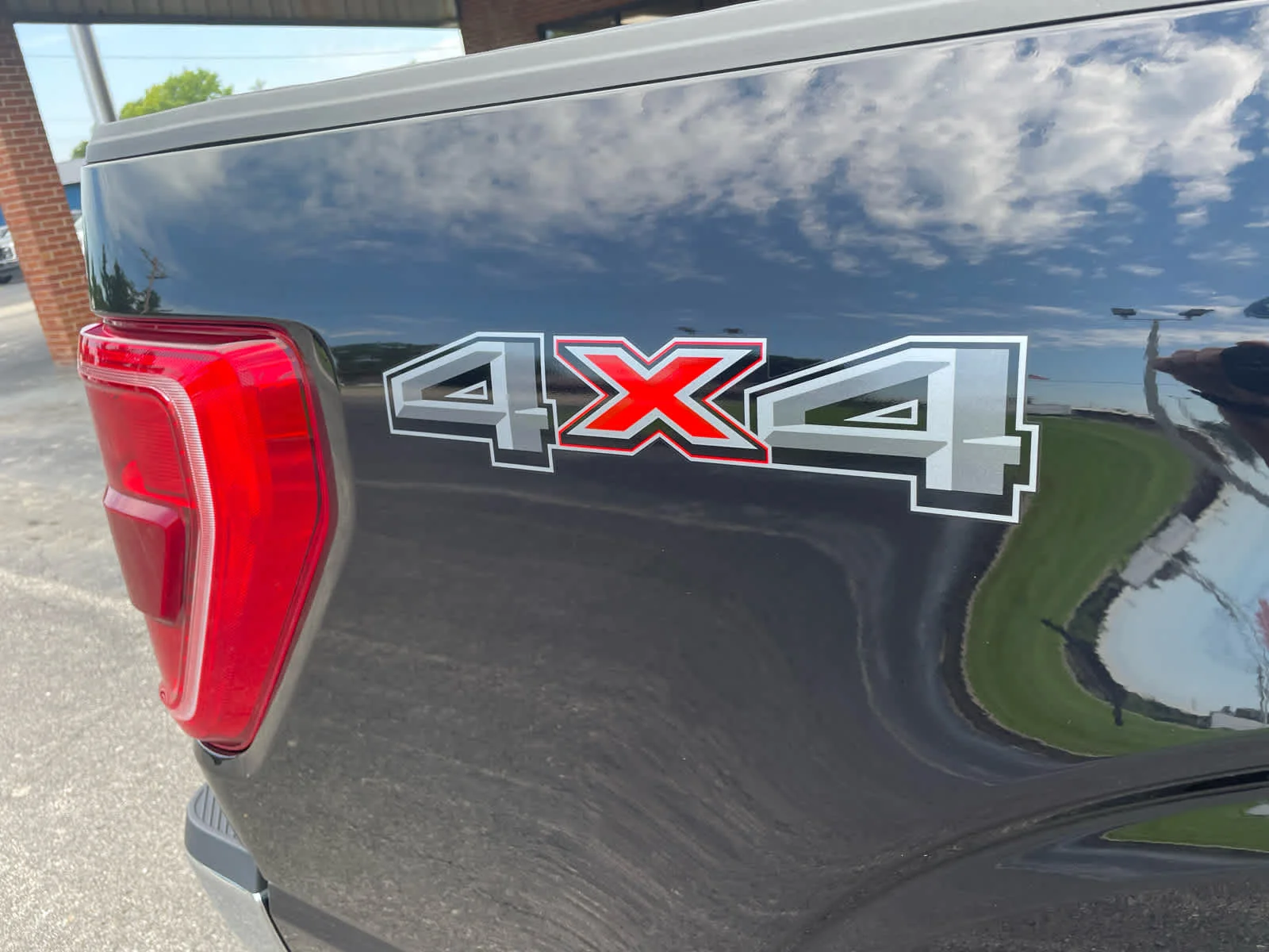 Used 2023 Agate Black Metallic Ford XLT image 9