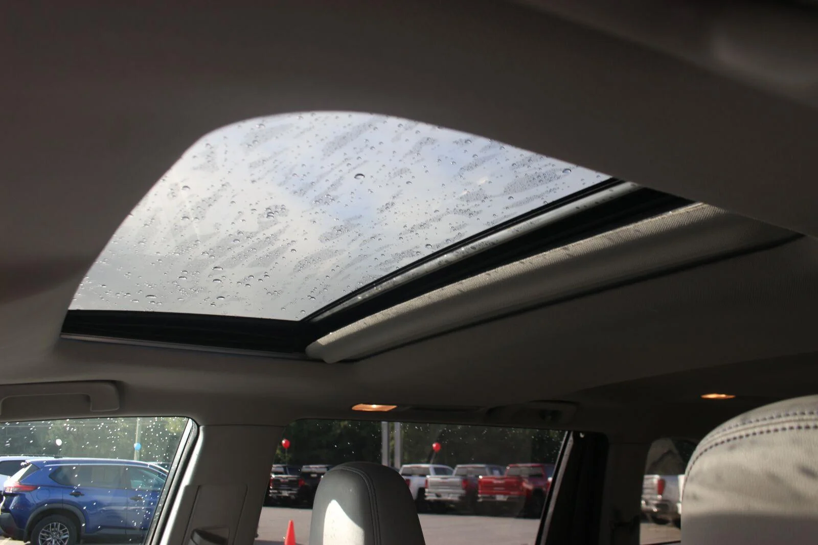 Used 2015  Toyota XLE image 30