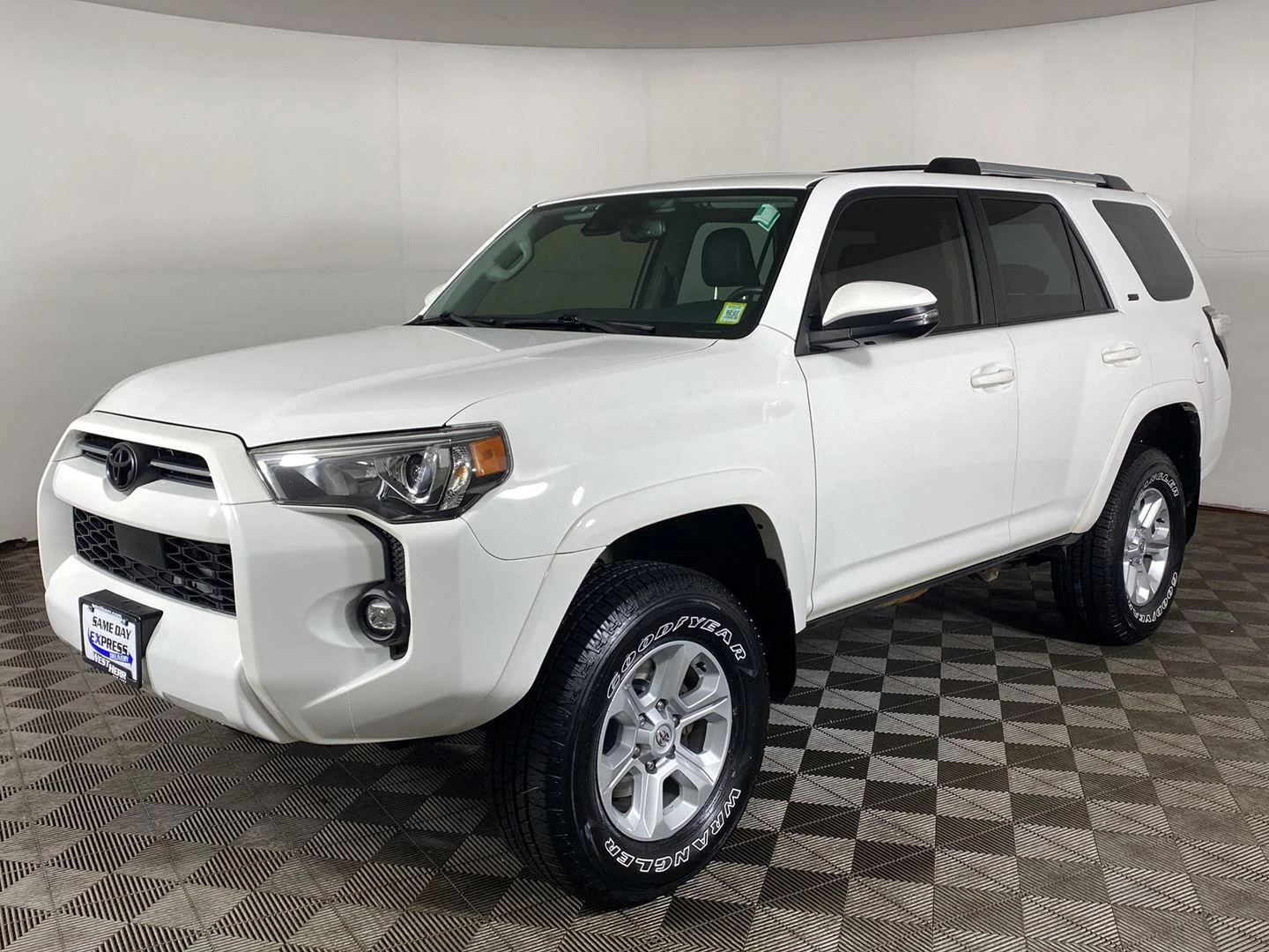 Used 2022 Super White Toyota SR5 Premium image 28