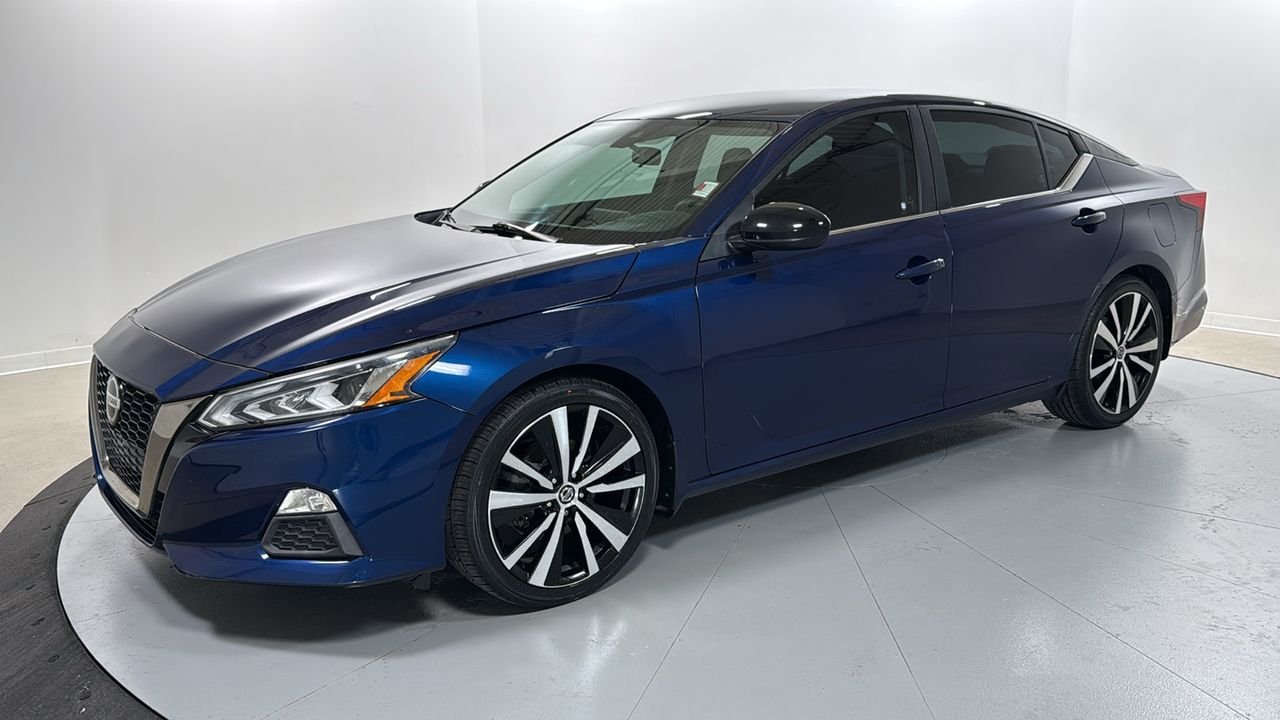 Used 2020 Blue Nissan 2.5 SR image 1