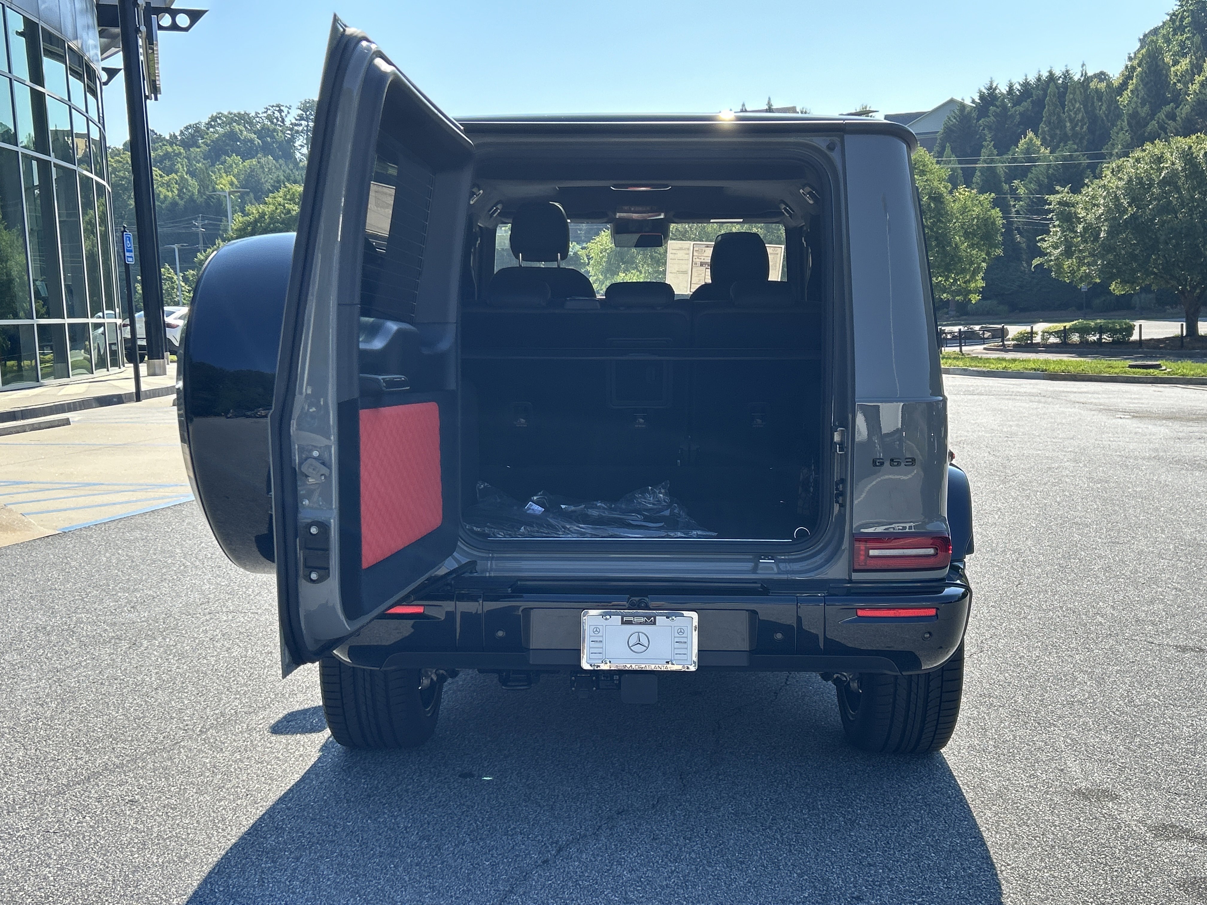 New 2026 MANUFAKTUR Arabian Grey Non- Metallic Mercedes-Benz AMG® G 63 SUV image 9