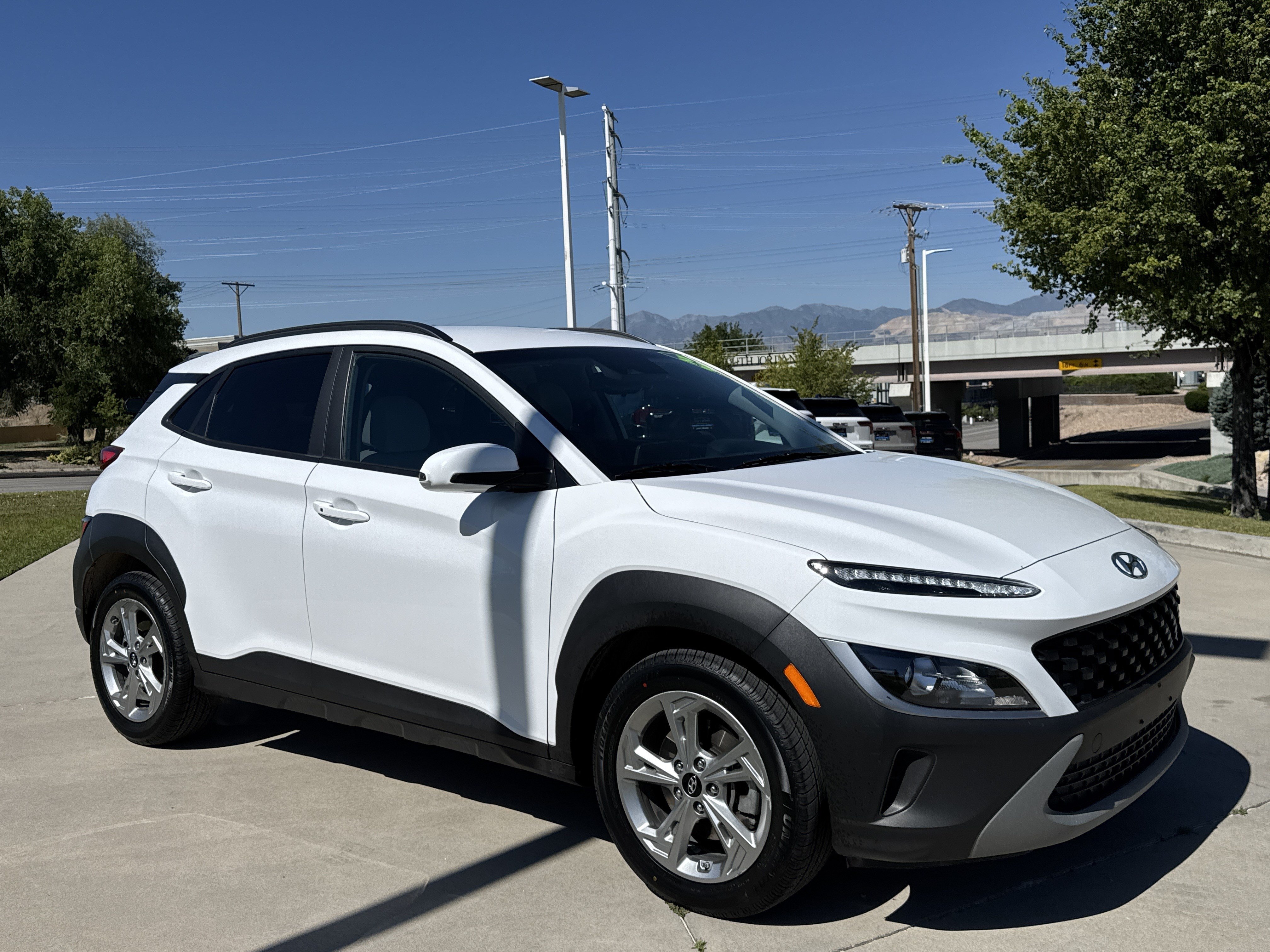 Used 2023 White Hyundai SEL image 7