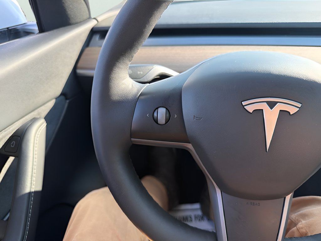 Used 2021 White Tesla Long Range image 13