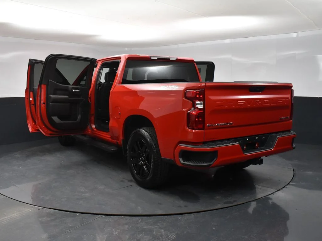Used 2022 Red Chevrolet Custom image 40