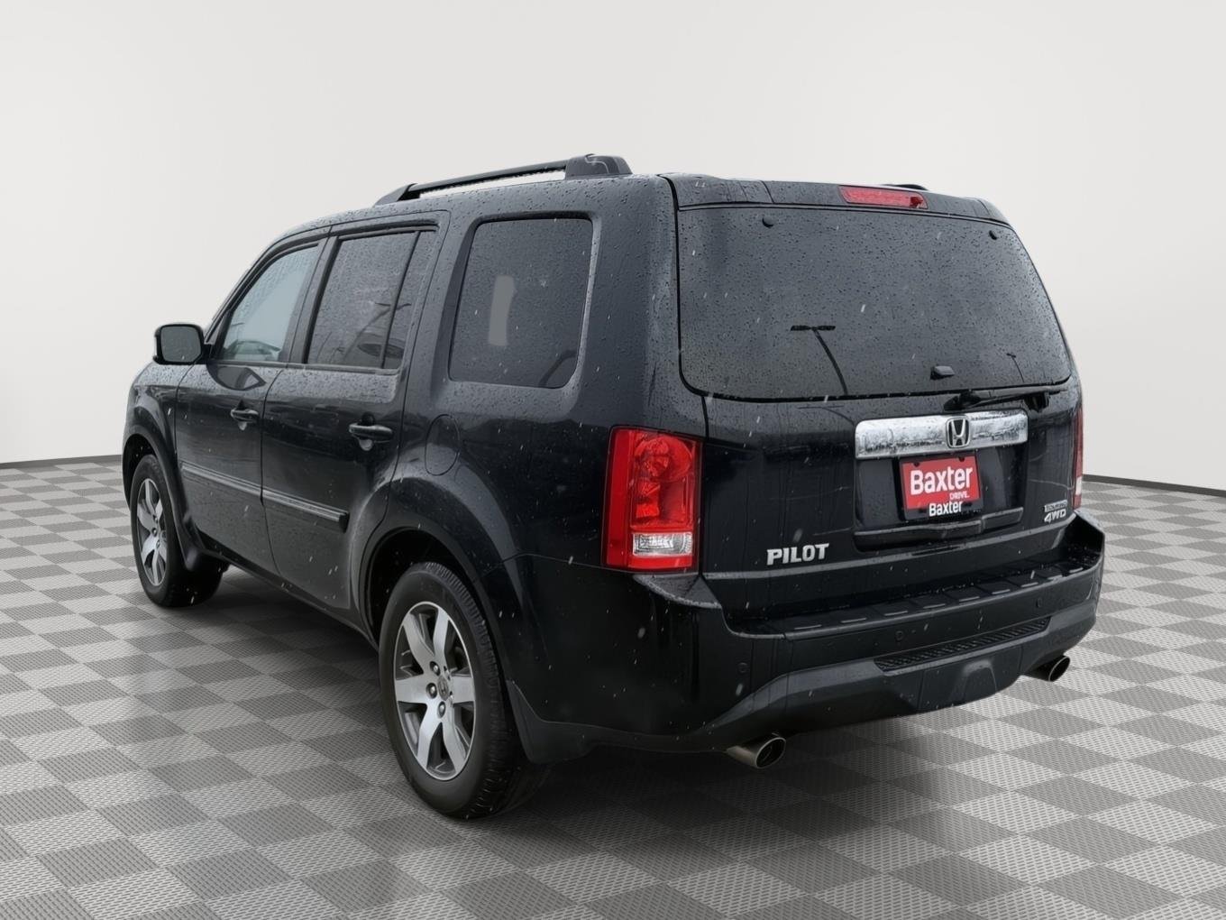 Used 2012 Crystal Black Pearl Honda Touring image 3