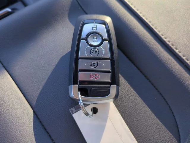 New 2026 Oxford White Ford MAX Active image 27