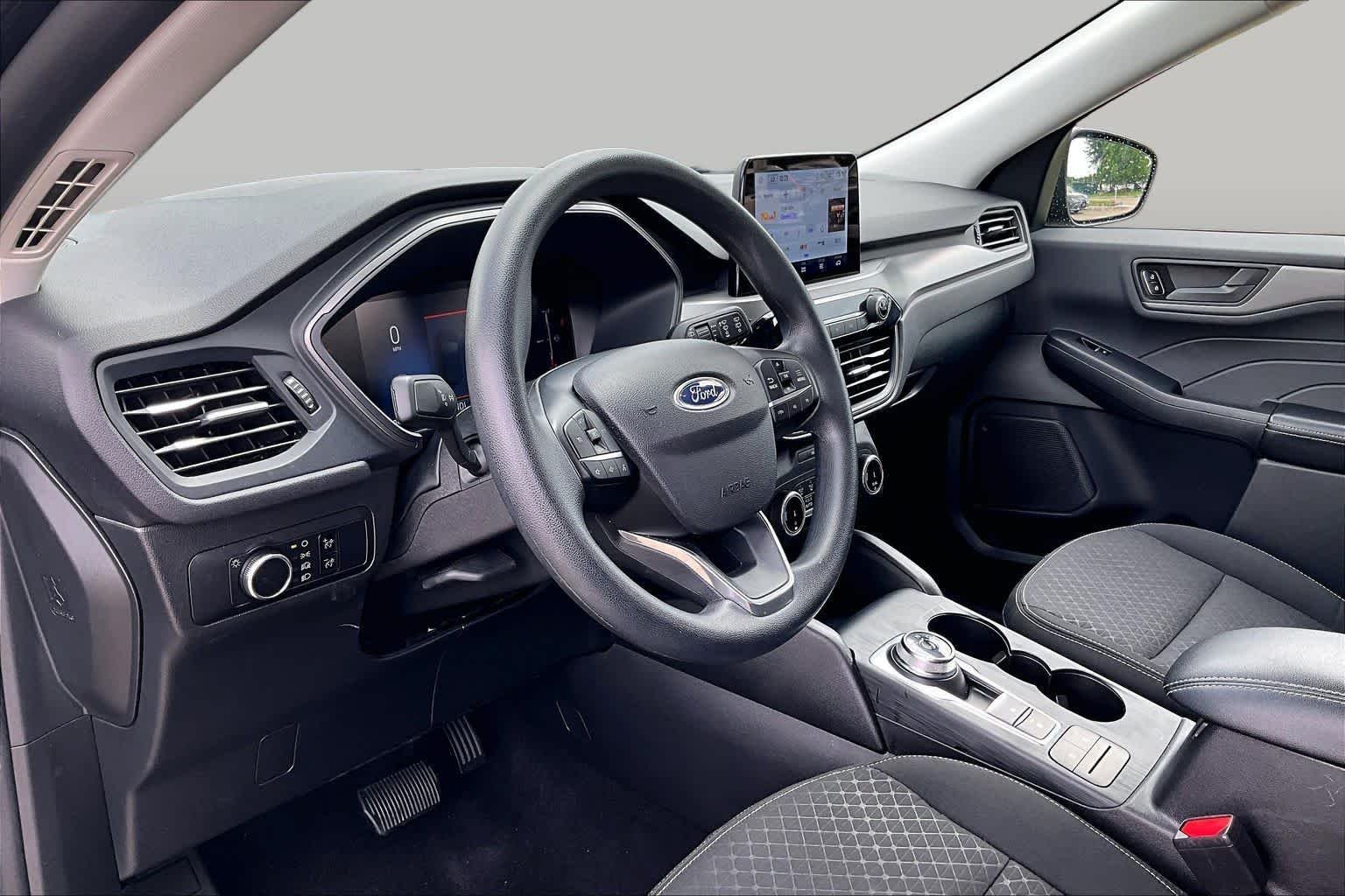 Used 2025 Agate Black Metallic Ford Active image 15