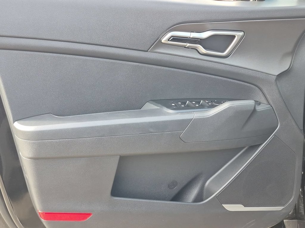 New 2027 Fusion Black Kia LX image 22