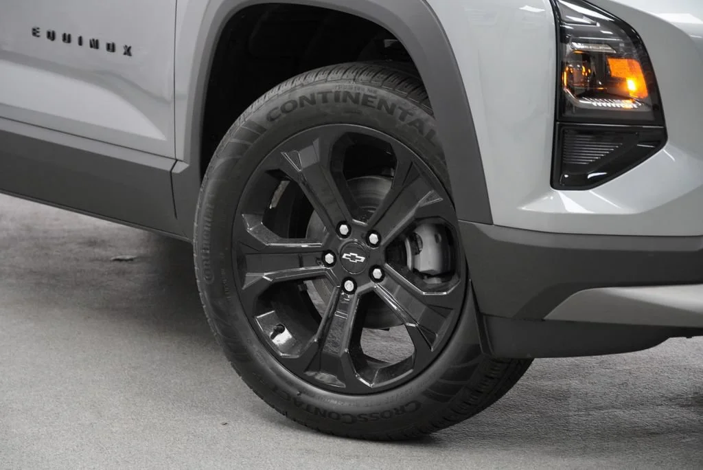 New 2027 Sterling Gray Metallic Chevrolet LT image 10