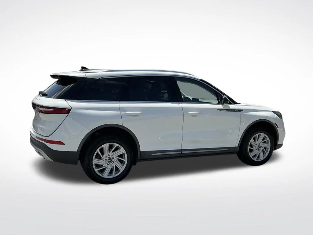 Used 2021 White Lincoln Standard image 12