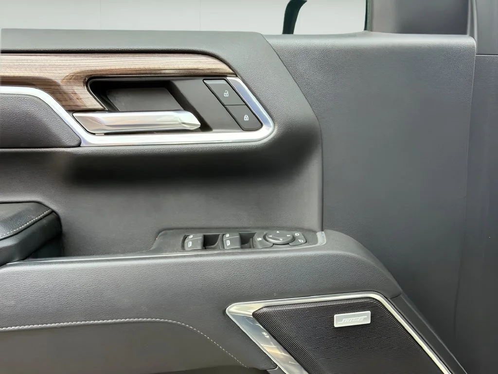 Used 2023 SUMMIT WHITE Chevrolet RST image 17