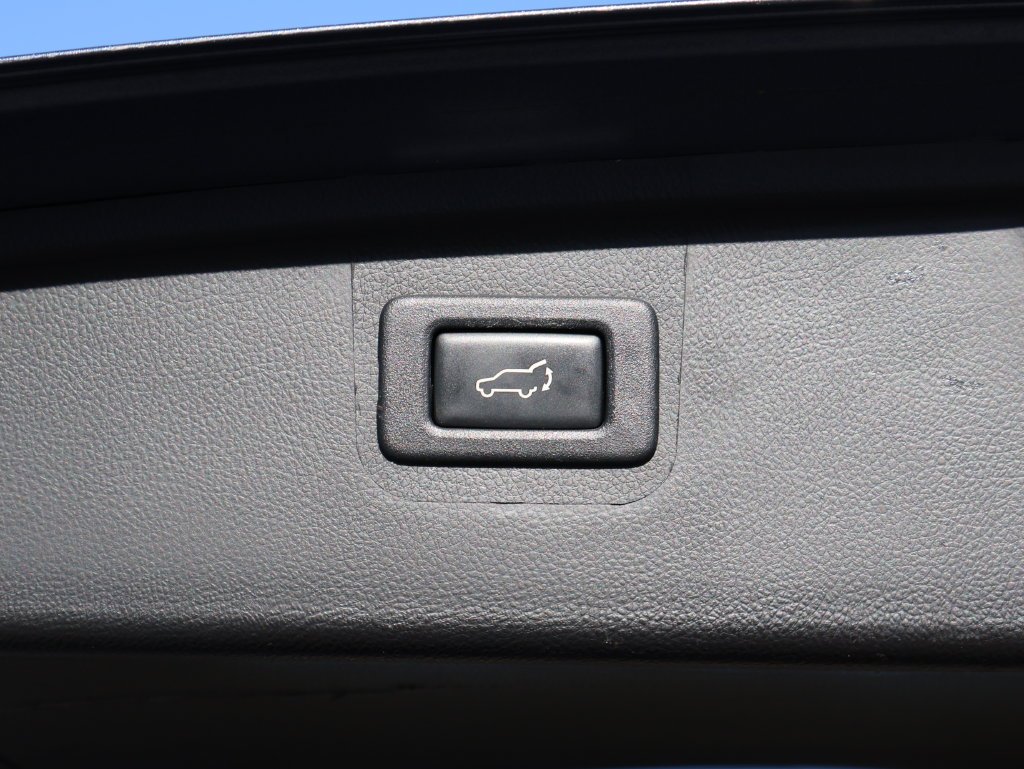 Used 2017 Blue Subaru 2.5i image 16