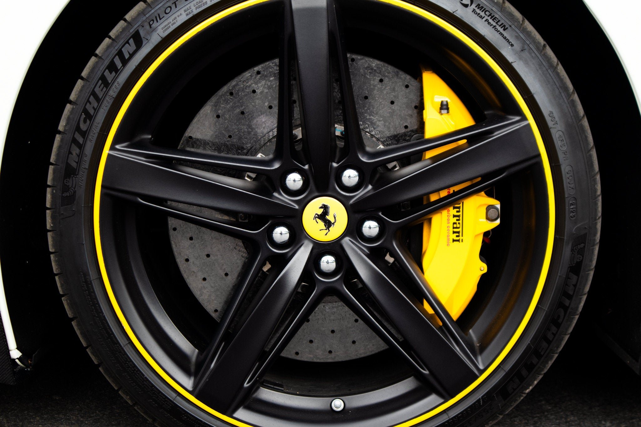 Used 2015 Bianco Avus Ferrari 2dr Cpe image 11
