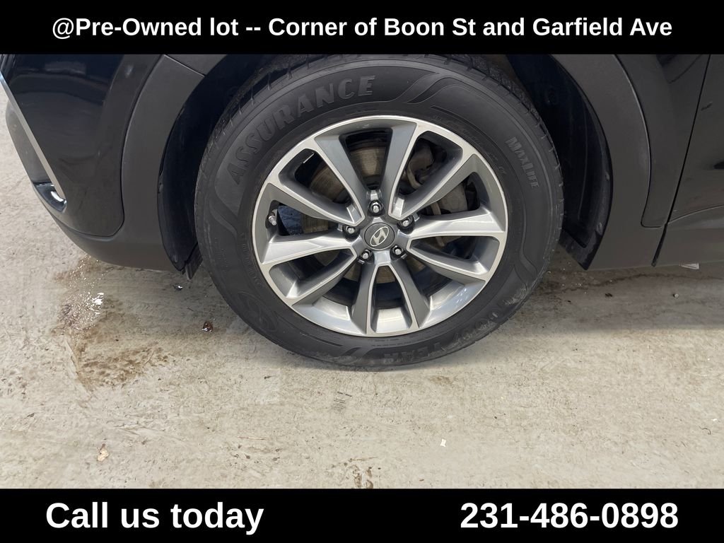 Used 2018 Black Hyundai SE image 11