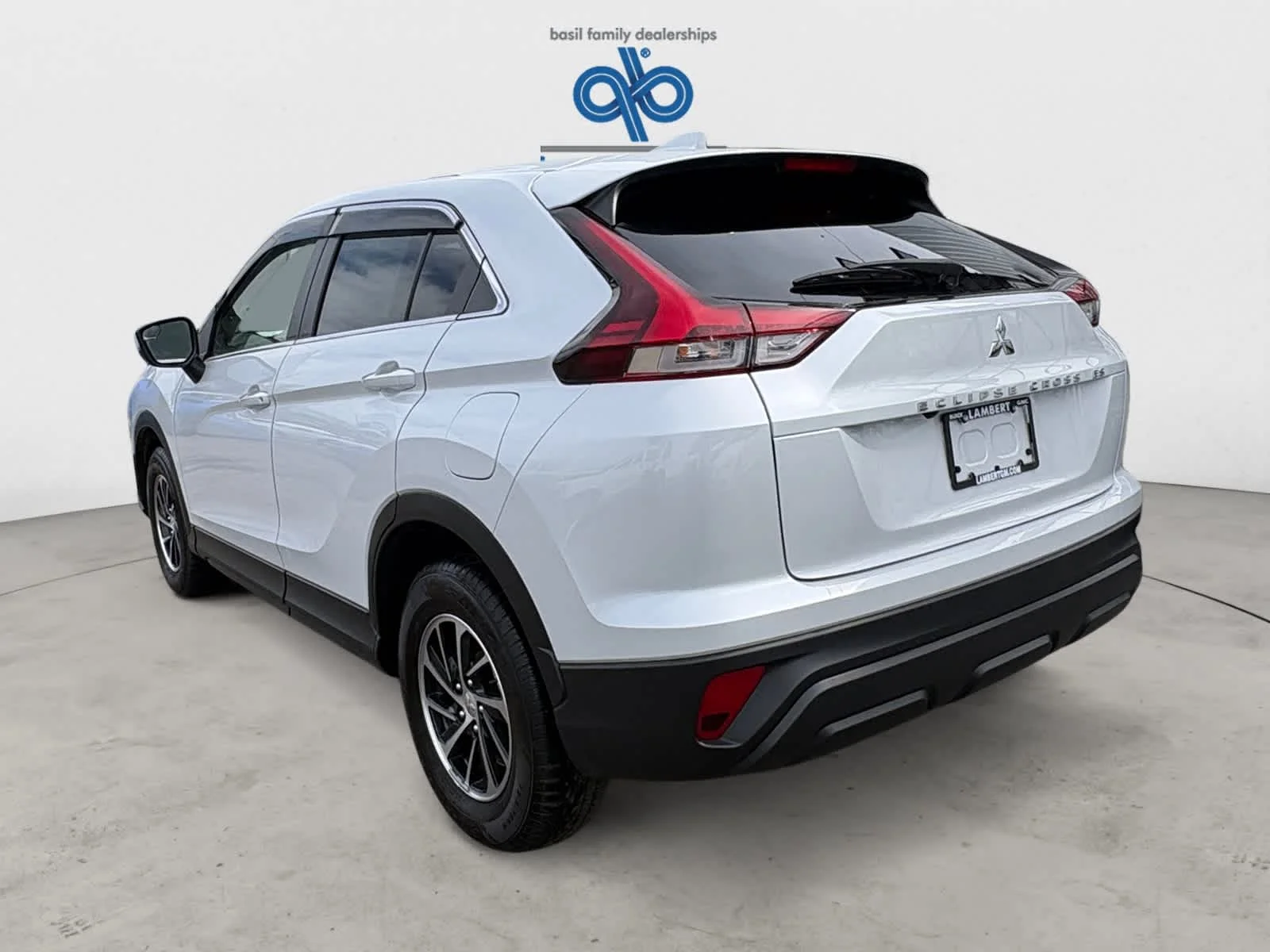 Used 2025 White Diamond Mitsubishi ES image 4