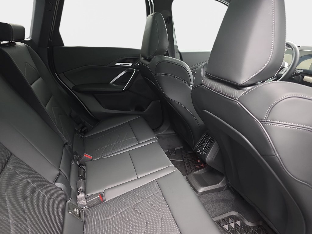 New 2026 Space Silver Metallic BMW xDrive28i image 11