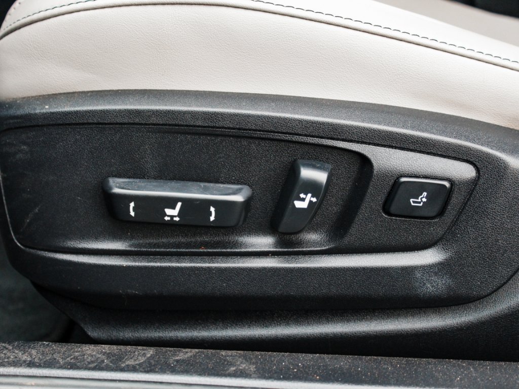 Used 2018 Nebula Gray Pearl Lexus Base image 12