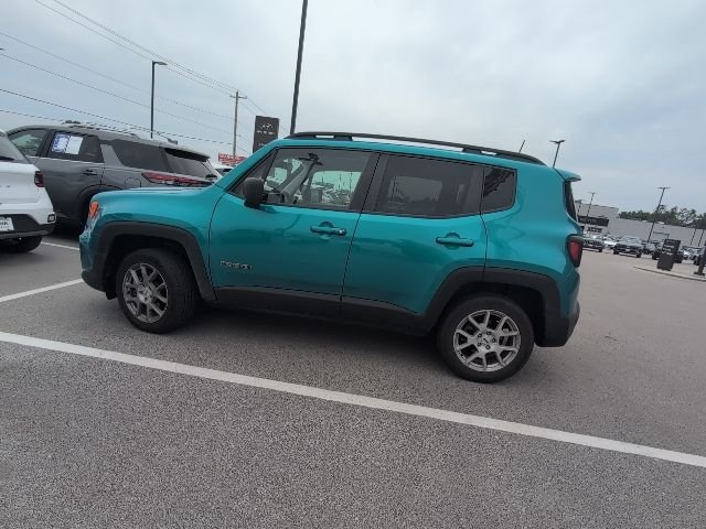 Used 2022 Teal Jeep Latitude image 3