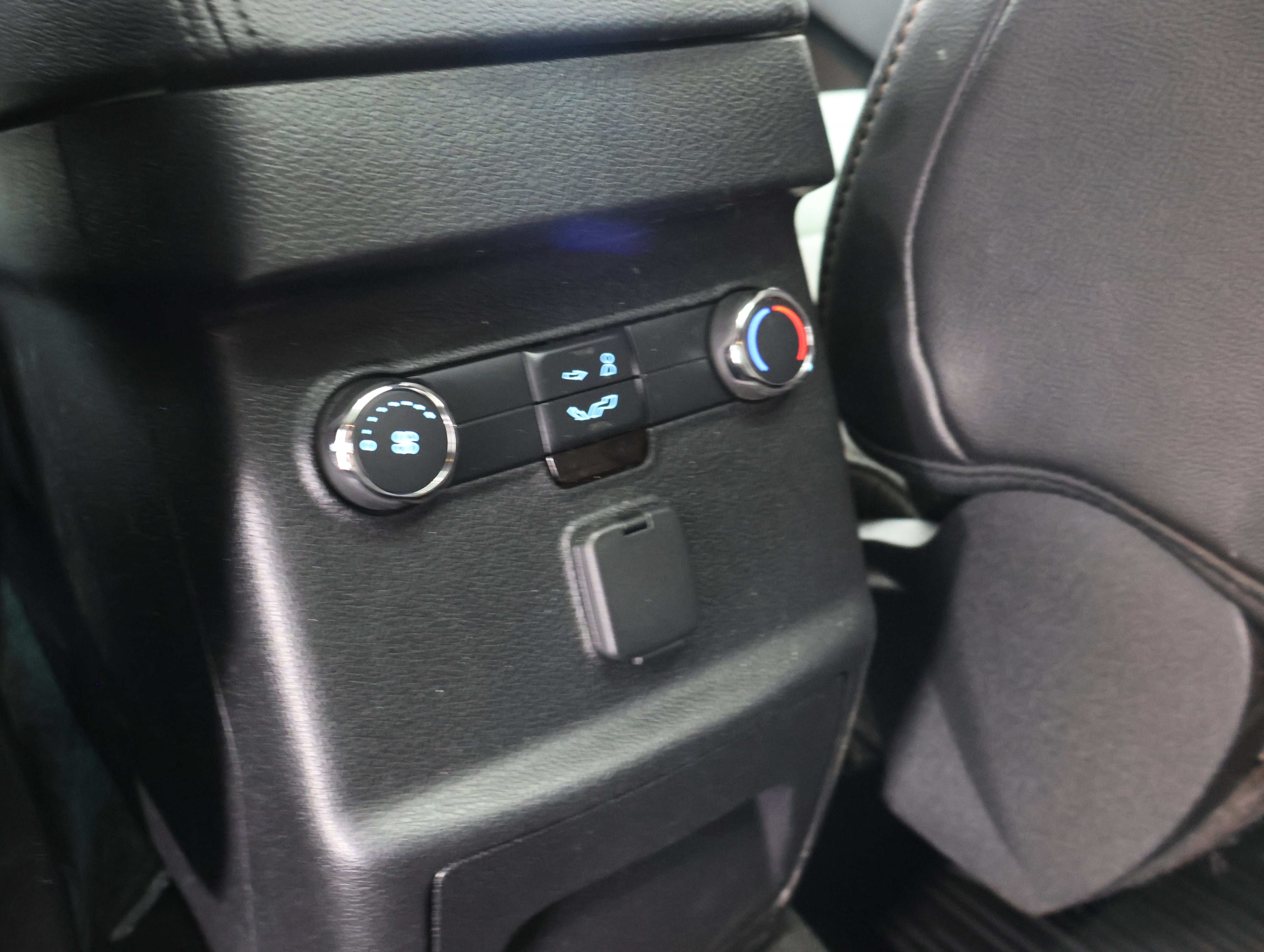Used 2017  Ford XLT image 35
