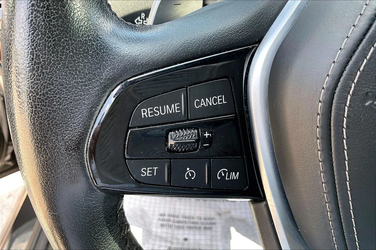 Used 2022  BMW i xDrive image 11