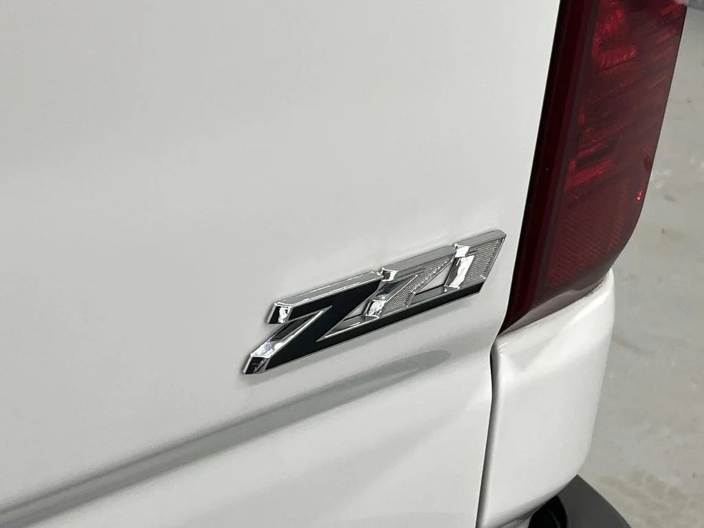 Used 2025 Summit White Chevrolet LT image 10