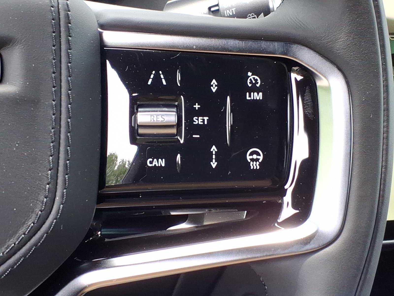 New 2026 Fuji White LAND ROVER SE image 15