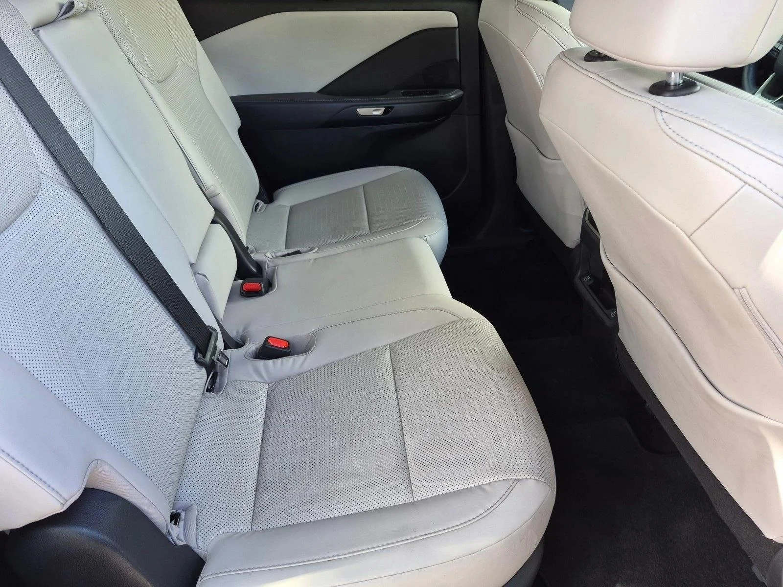 Certified Used 2025 Wind Chill Pearl Lexus  image 20