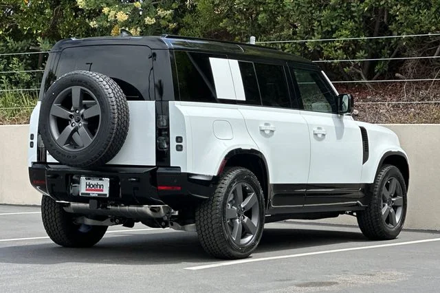 New 2026 Fuji White Land Rover X-Dynamic SE image 5