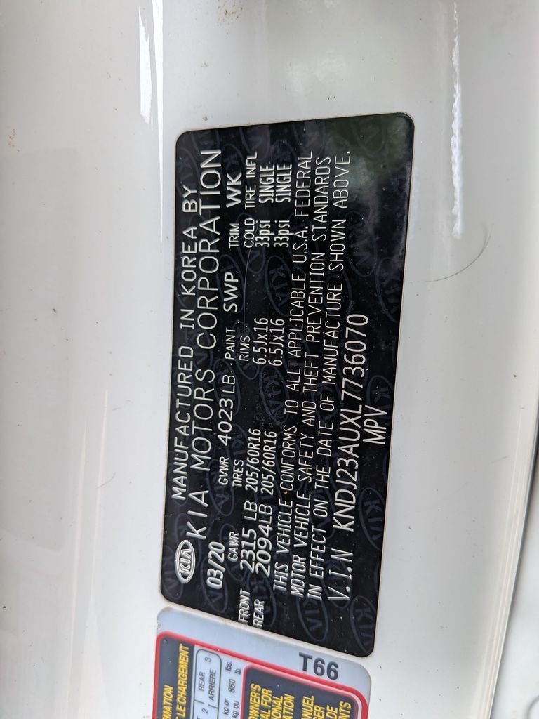 Used 2020 White Kia S image 24
